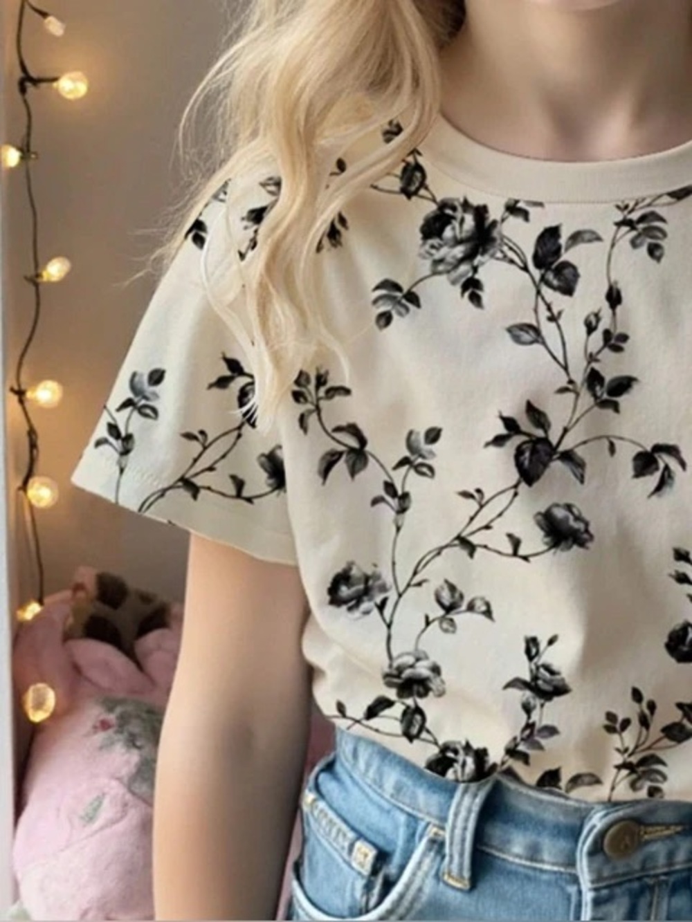 Shein Women’s Size Large Crewneck T-Shirt Short Sleeve Beige Gray Whimsy Floral